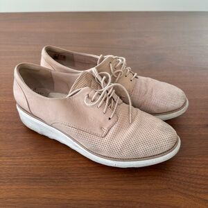 Clark’s Women's Nude Pink Lace-Up Platform Oxfords size 10
